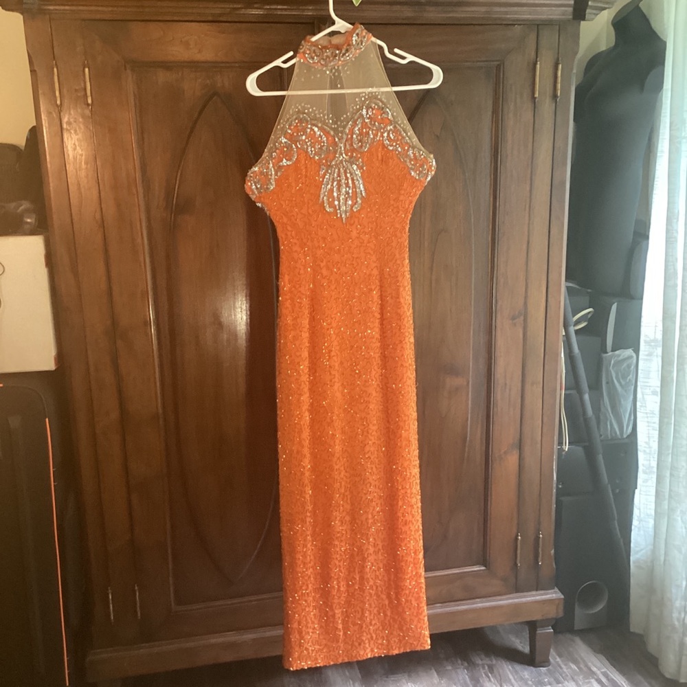 Highly beaded dress with tones of detail (2)